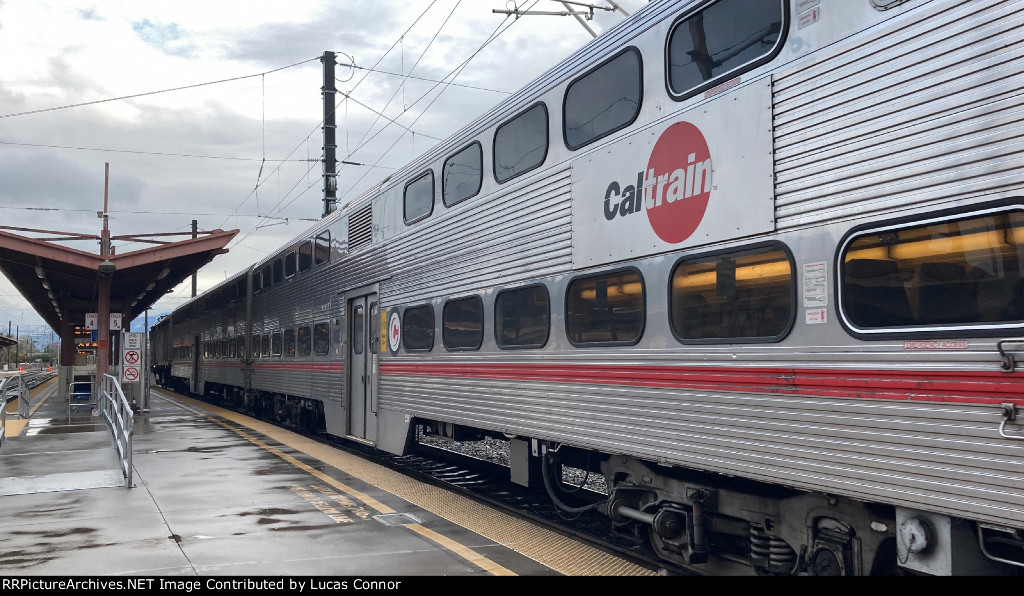 Caltrain 4018